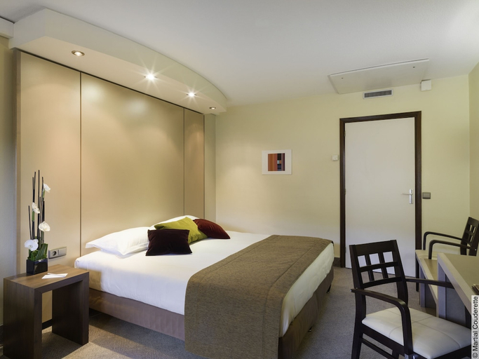 Bedroom 3, Hotel Lyon Metropole, Rhône