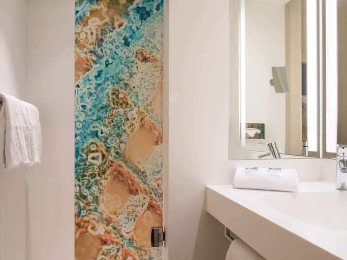 Bathroom 4, Mercure Lille Centre Vieux Lille hotel, Nord