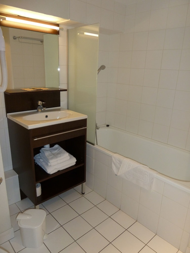 Bathroom 4, Belambra Clubs - Residence Villemanzy, Rhône