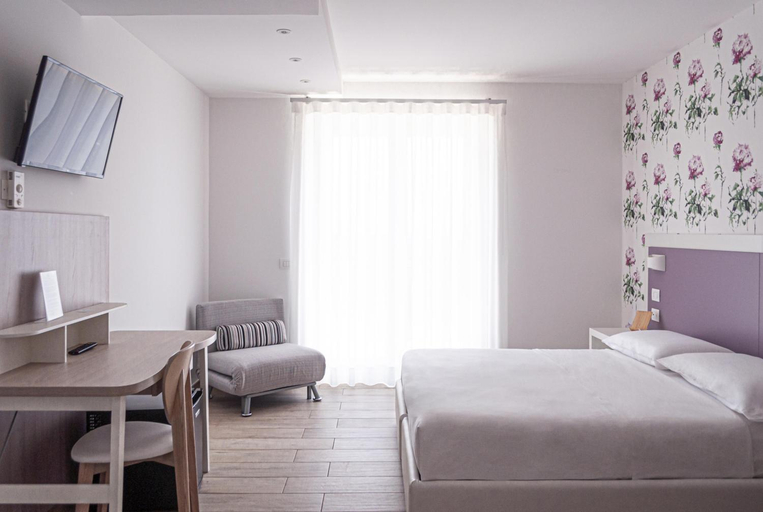 Others 5, B&B FLORE, Foggia