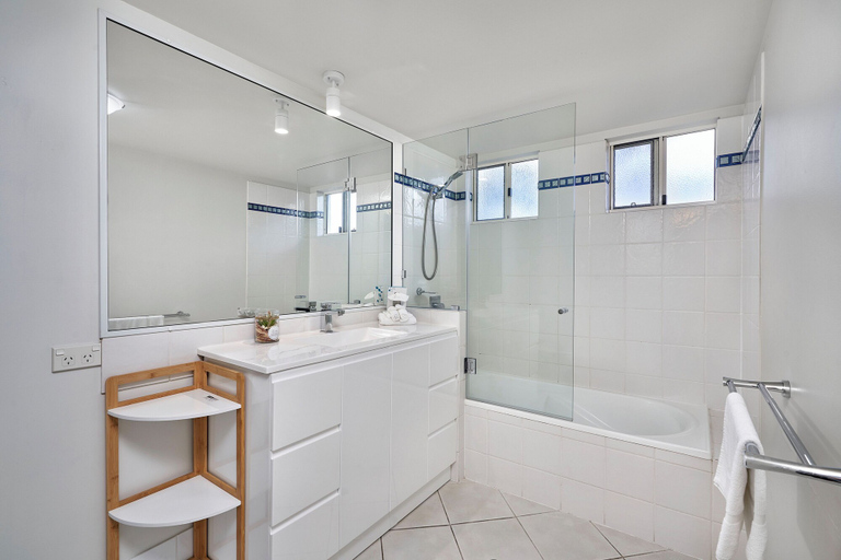 Bathroom 3, North Cove Waterfront Suites, Cairns