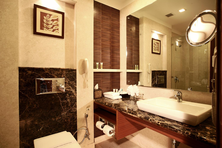 Bedroom 5, DLF Club 3, Gurgaon