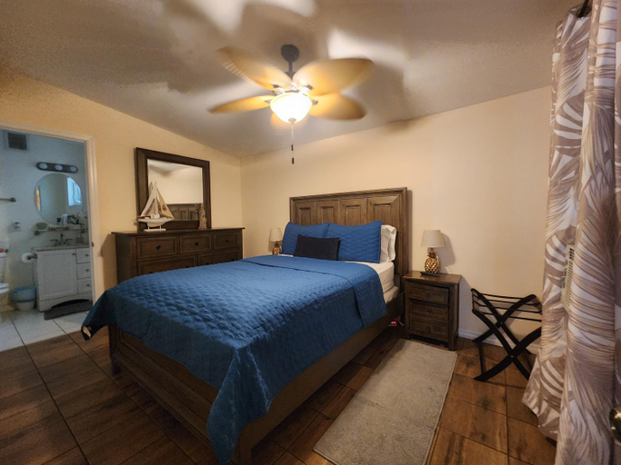 Bedroom 2, Old Town Suites, Monroe