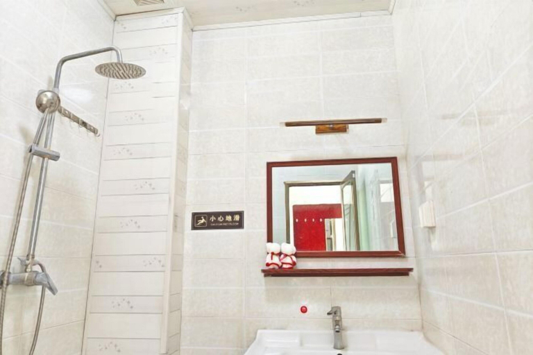 Bathroom 2, Yunjin Hotel, Dali Bai