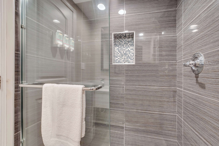 Bathroom 10