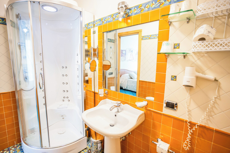 Bathroom 3, Il Principe Resort, Napoli