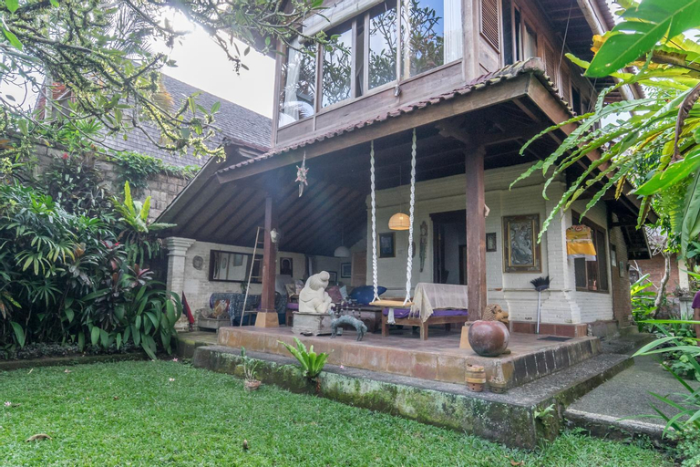 Exterior 3