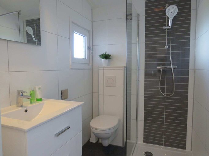 Bathroom, Modern Chalet With Dishwasher on the Markermeer, Stede Broec