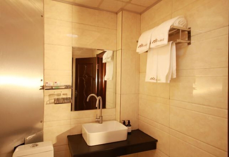 Bathroom 3, Jiang Zhi Yuan Inn, Baishan