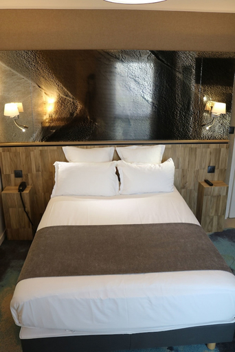 Bedroom 2, Le Saint-Aubert Hotel, Manche