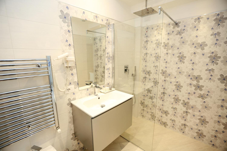 Bathroom 4, B&B Valentina, Napoli