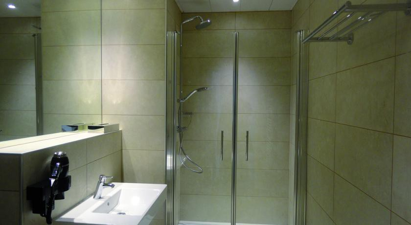 Bathroom 4, Royal Westminster, Alpes-Maritimes