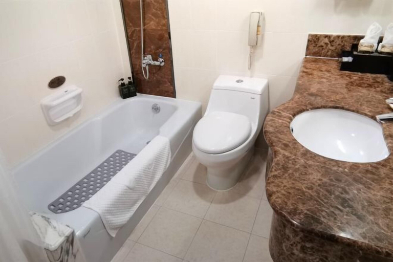 Bathroom 4, Yueda International Hotel, Yancheng