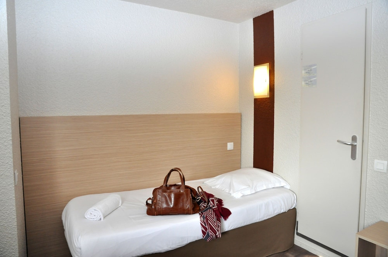 Bedroom 4, B Hotel Caen Mondeville, Calvados