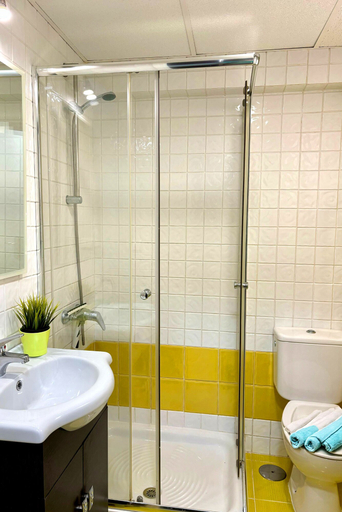 Bathroom 4, Sky Sea Holidays Torremolinos Nogalera, Málaga