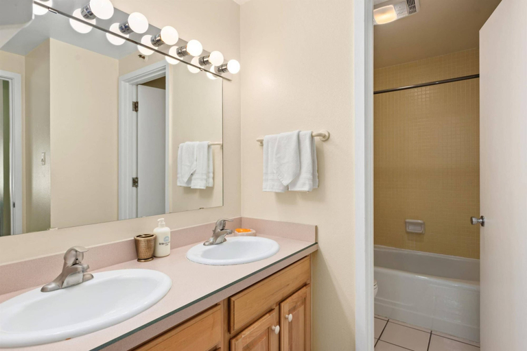 Bathroom, Lichenhearth 08, Pitkin