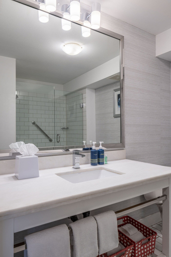 Bathroom 5, Four Points by Sheraton Victoria Gateway, Capital