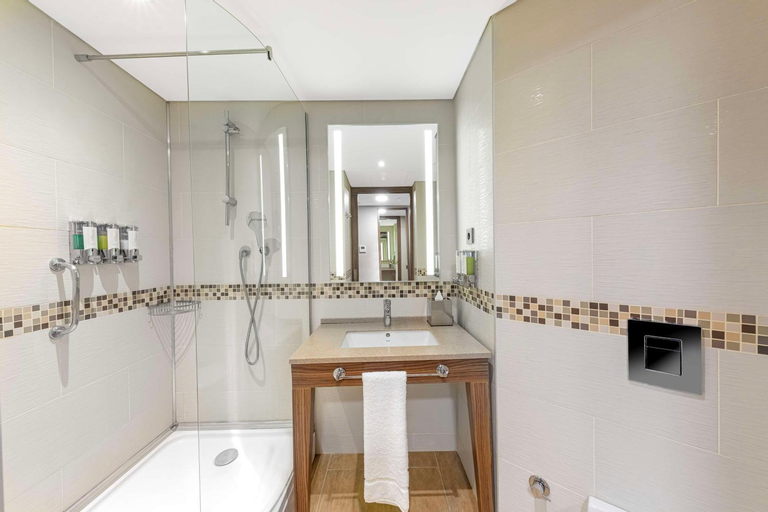 Bathroom 13