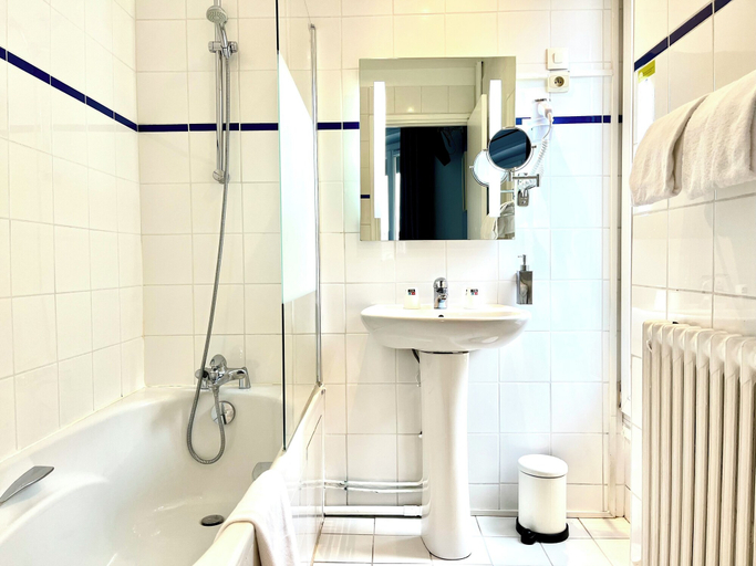 Bathroom 4, Hotel Odessa Montparnasse, Paris