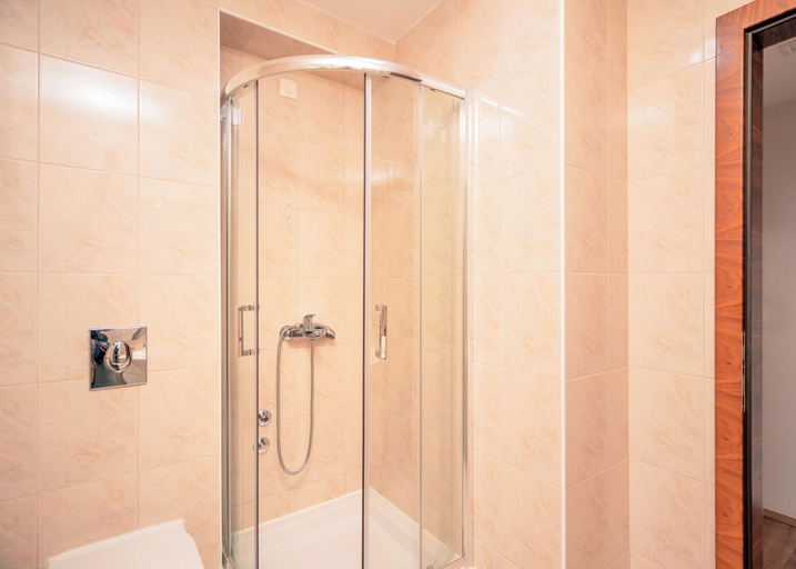 Bathroom 3, Hotel Sol, Bol
