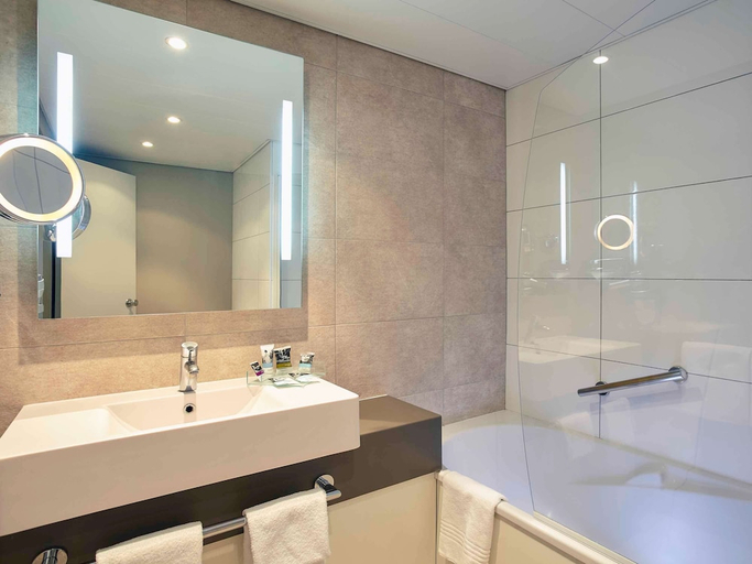 Bathroom 4, Hotel Mercure Paris Sud Les Ulis Courtaboeuf, Essonne