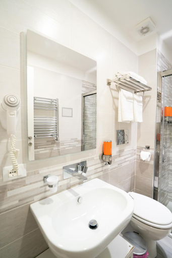 Bathroom 2, Archi di Roma Guest House, Rome