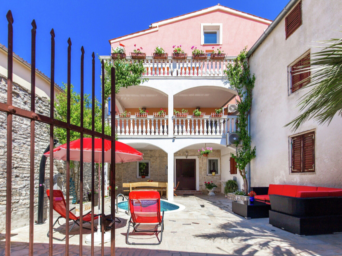 Exterior & Views, Fascinating Apartment in Medulin near Beach, Medulin