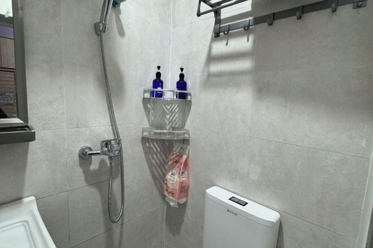 Bathroom 3, Lvsenlingongyu, Chenzhou
