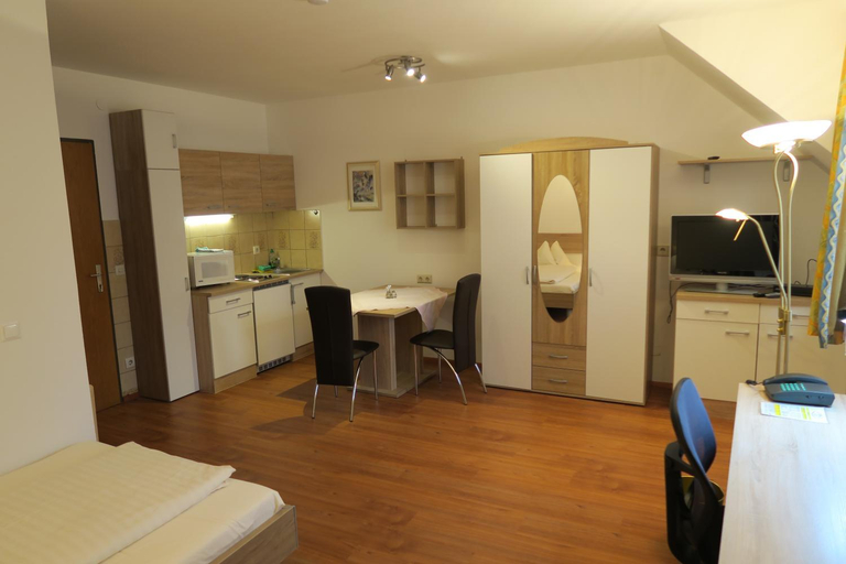 Others 5, Mosser, Villach