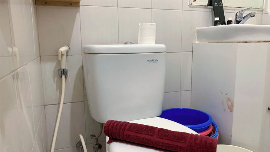 Bathroom 5, Great Location At Signature Park Grande 2Br Apartment, Jakarta Timur