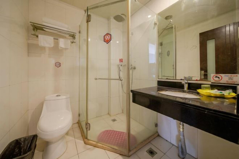 Bathroom 4, 99 Inn Chain (Changshu Fangtayan Baibaiban), Suzhou