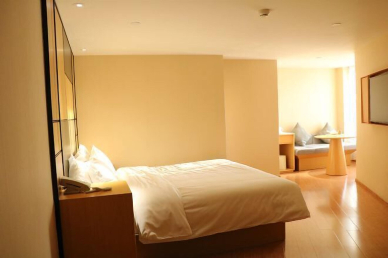 Bedroom 18