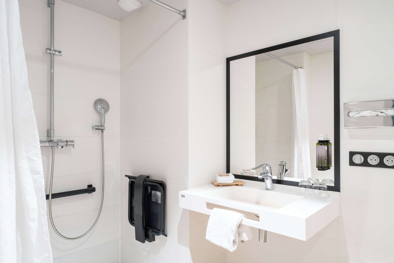 Bathroom 5, Best Western Premier Le Masq Hotel, Charente-Maritime