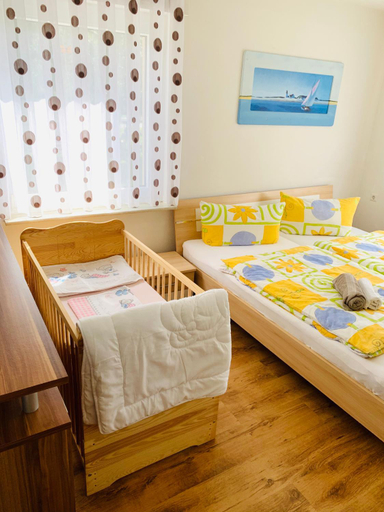 Bedroom 2, Drei Zimmer Apartment am Rhein, Waldshut