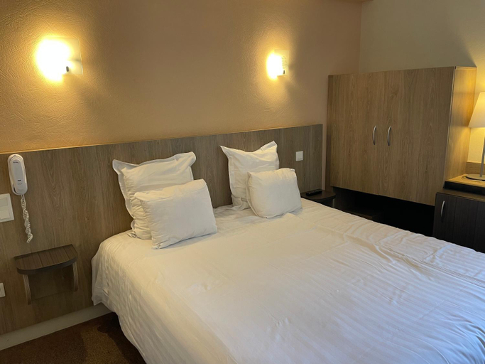 Others 3, La Vieille Auberge, Manche