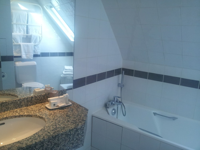 Bathroom 5, Hôtel Ducs D'Anjou, Paris