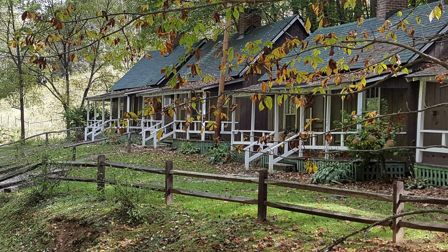 Others 1, The Cabins at Healing Springs, Ashe