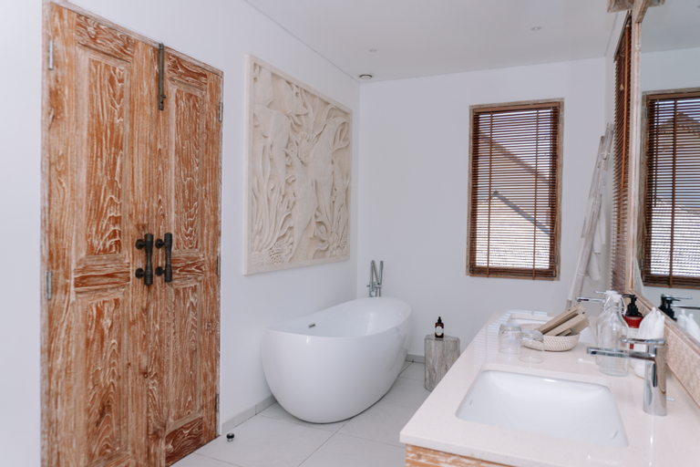 Bathroom 23