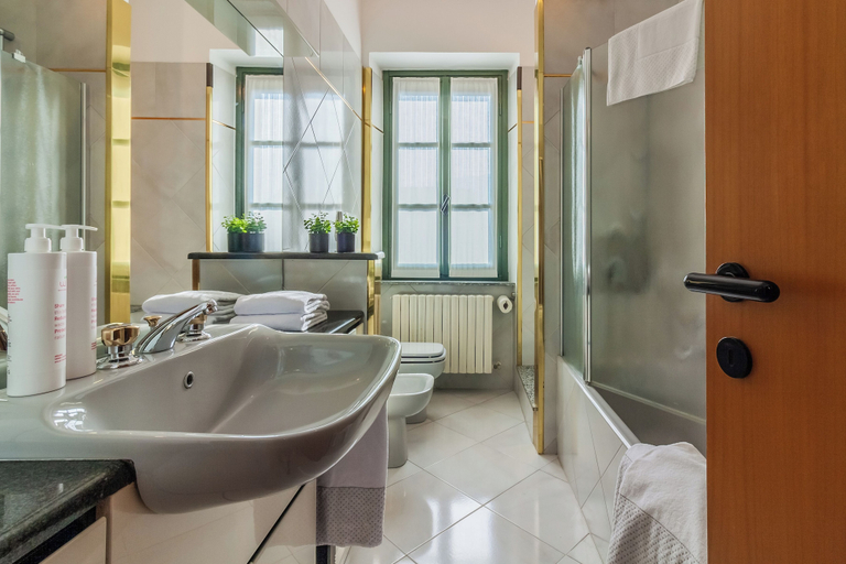 Bathroom 3, Bellagio Central by Wonderful Italy, Como