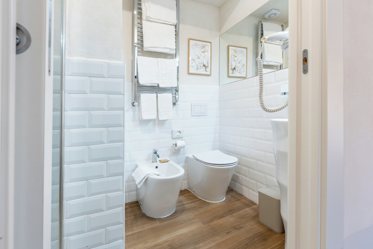 Bathroom 4, Gelsi Luxury Suites, Frosinone