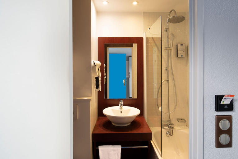 Bathroom 3, BIRGIT HOTEL LE HAVRE CENTRE (EX-KYRIAD), Seine-Maritime