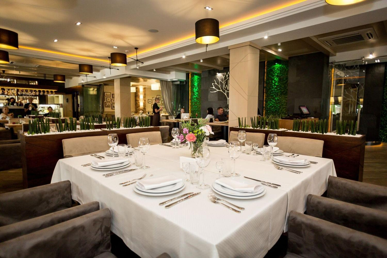 Food & Drinks 4, Park Hotel Warshawskiy, Sarnens'kyi