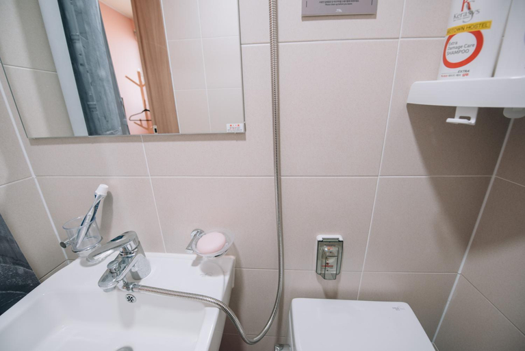 Bathroom 3, Midtown Hostel Daegu, Buk