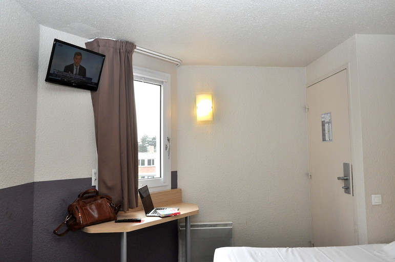 Bedroom 3, B Hotel Caen Mondeville, Calvados
