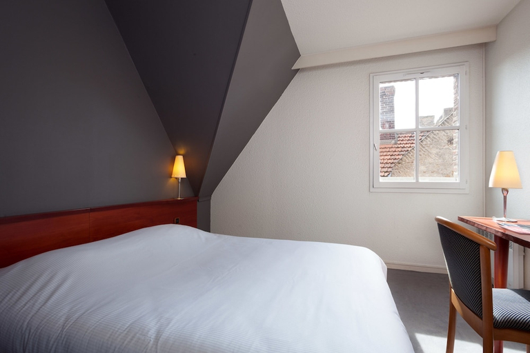 Bedroom 2, Hotel Du Beffroi, Nord