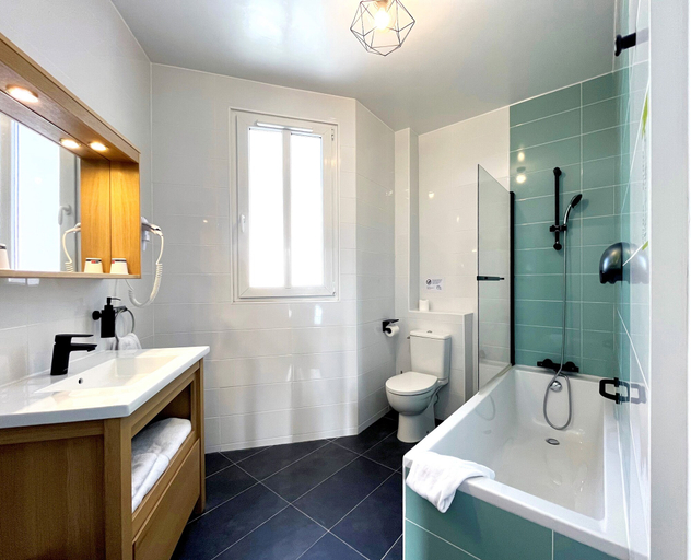 Bathroom 4, Hotel Odessa Montparnasse, Paris
