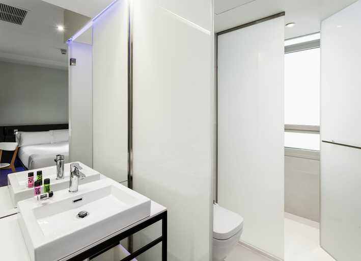 Bathroom 2, B&B Madrid Centro Puerta del Sol, Madrid