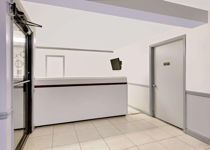 Public Area 2, Super 8 by Wyndham Athens, McMinn