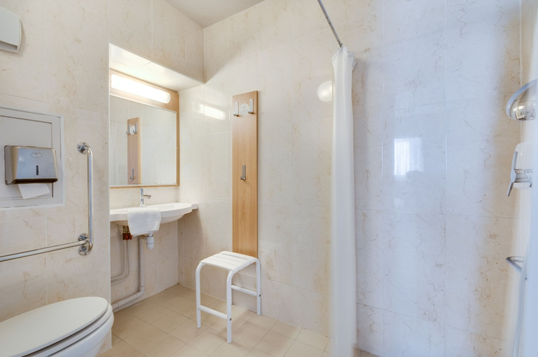 Bathroom 4, B&B HOTEL Fréjus Puget-sur-Argens, Var