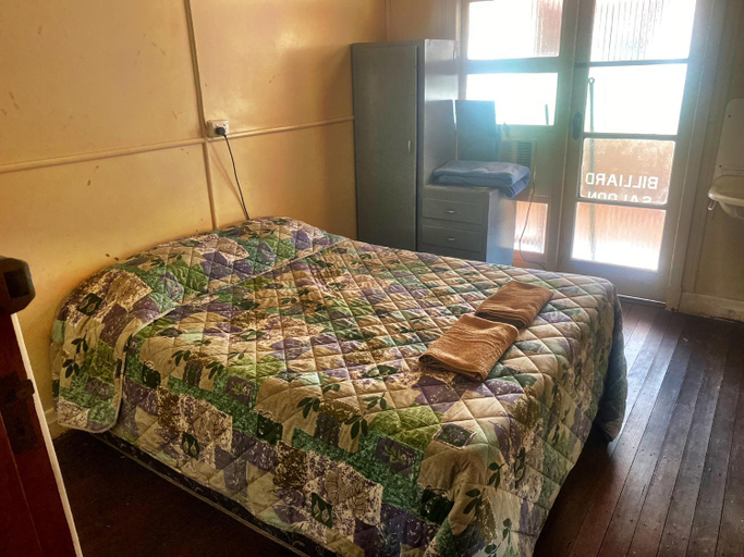 Bedroom 2, Royal Carrangarra Hotel, Tambo